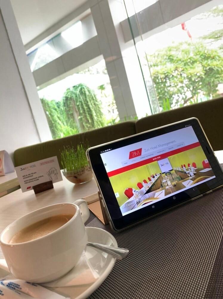 Hotel Zuri Express Mangga Dua Jakarta Exterior foto